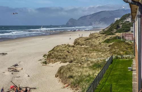 Oceanfront Suite - Top Floor - Sleeps 4 - Pool and Sauna - Foto 43