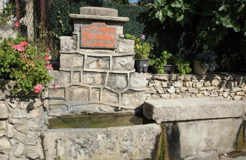 A beautiful 2 persons studio in a chateau with swimming pool - Foto 27