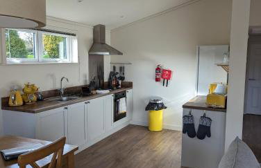 Two Bedroom Lodge In The Country - Restaurant Bar Onsite - Foto 21