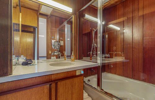 Oceanfront Elk House Bluff View Deck Near beach - Foto 17