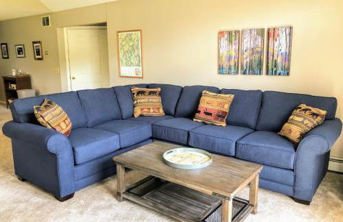 F3 Fairway Village Condo with great mountain views, 8 minute walk from Omni Mount Washington Hotel! - Foto 2