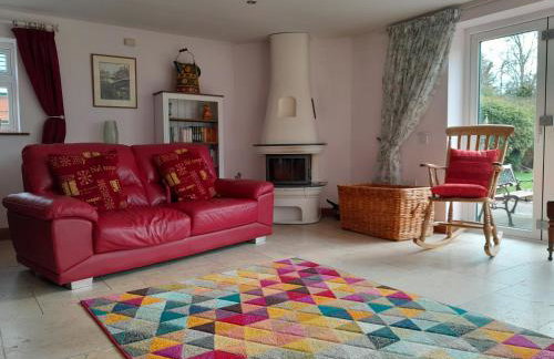 Canal-side 5-Bed Cottage - Sleeps 10 Pet Friendly - Foto 13