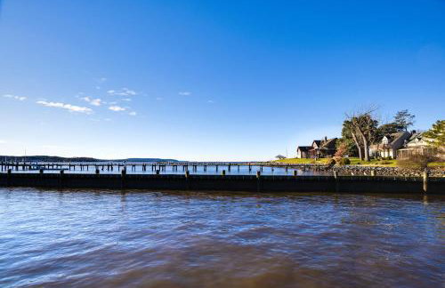 Waterfront Historical District Home Near River - Foto 25