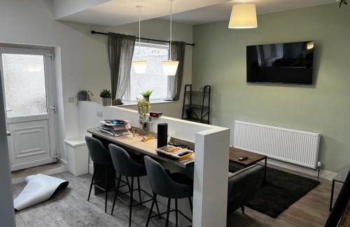 ResiLets - Plessey Road House, Large, Modern Home - Foto 1