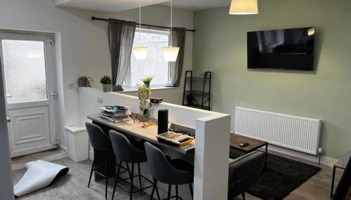 ResiLets - Plessey Road House, Large, Modern Home - Foto 1