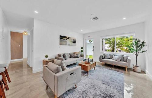 Sunny Days Getaway, 5BD Heated Pool Family Home! - Foto 18