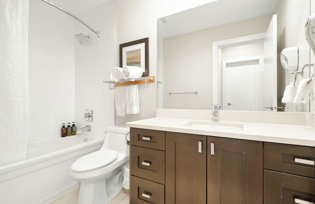 Lakefront Lux 2BR Symphony Of Comfort - Photo 40