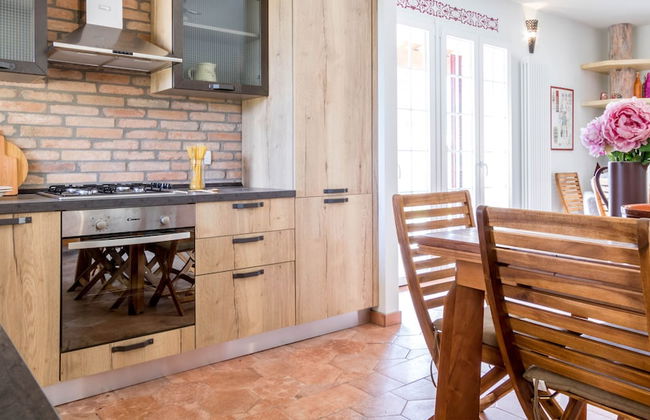 JOIVY Superb Villa For 7 W/Backyard And Bbq Area In Vaccarezza - Foto 17