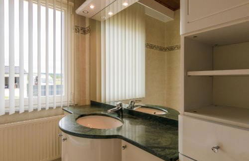 Pleasant holiday home with private pool - Foto 44