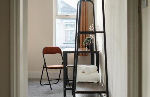 3-Bed Home Perfect for Exploring Nottingham & Derby - Foto 7