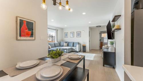 Central Denver Hangout with Huge Backyard - Foto 5