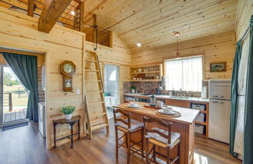 Pond and Grazing Cattle! Rural Getaway Near Van - Foto 6