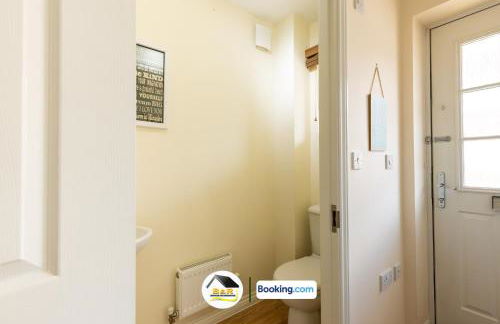 3 Bedroom House By B and R Serviced Accommodation Amesbury With Wifi & Free Parking - Foto 18