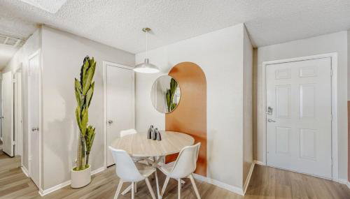 Modern City Getaway 2B - Sleeps 6 - Pool, Prkg - Foto 2