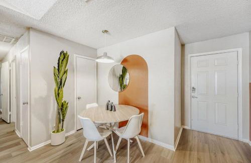 Modern City Getaway 2B - Sleeps 6 - Pool, Prkg - Foto 2