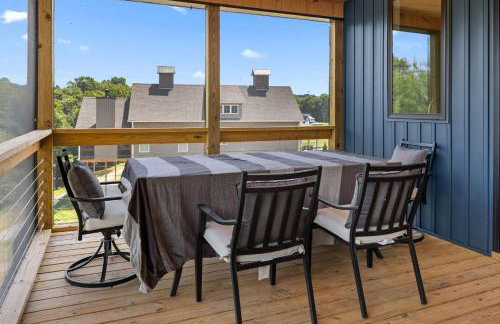 NEW Spacious Clarkson Getaway w Games & Yard - Foto 12