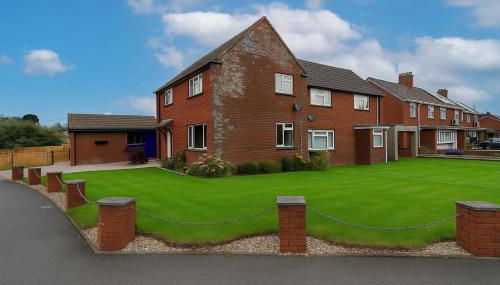 Corner House - Photo 2