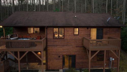 Majestic - Modern Cabin, Hot Tub, & Game Room! - Foto 2