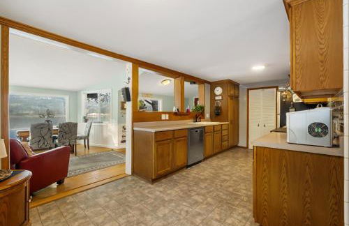 MacArthur Lakefront • Sunroom • Sleeps 6 - Foto 30