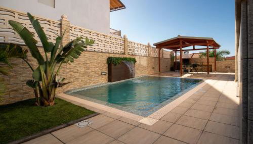 Villa, Private heated pool and jacuzzi . - Photo 2