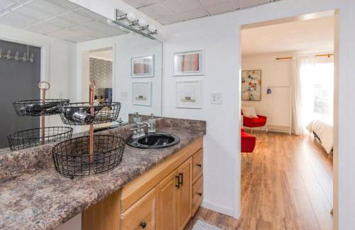 Music Row Retreat with Pool and Free Parking, Walk to Bars! - Foto 19