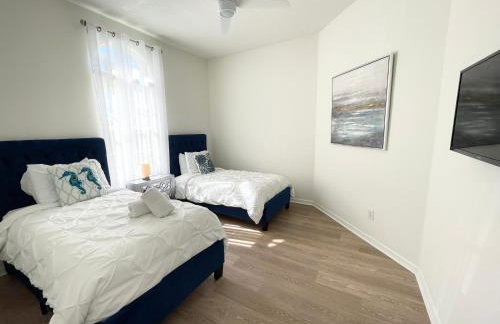 556 Gorgeous home with Pool and Spa Not Overlooked at Back 3 Bedrooms and 2 Full Bathrooms - Foto 15