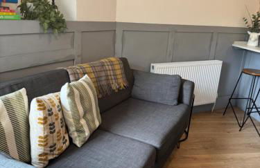 Beautiful 2-bed Study or Visit Flat - Photo 3