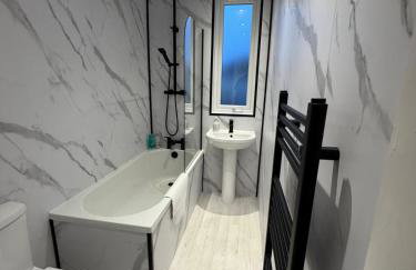 Modern 2 bedroom House With Loft Conversion - Foto 5