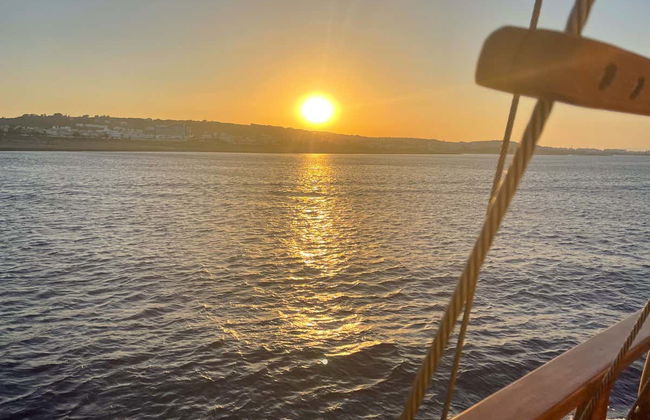Paseo en barco al atardecer por Protaras - Foto 7