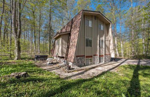 3Br 2Bath Midcentury Ski Chalet with Hot Tub & Kids' Loft - Photo 53