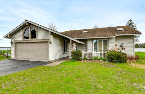 Lakefront Fall Home w/ Deck & Dock in Oscoda Twp! - Foto 27