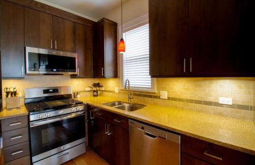 Queen Beds, Long Stay, Garage Parking, Near Train - Foto 9