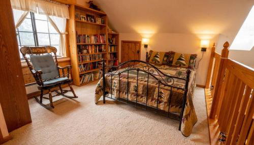 Warm Woodland Getaway with Land - Foto 2