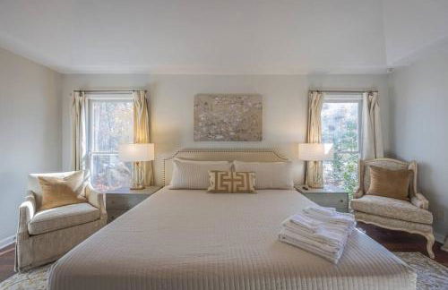 Large Luxury House, King Beds and More, Hot Tub, Theater, Fireplace, Game Room, Ping-pong, Pool Table, Air Hockey, Arcade, River, Big Kitchen, Nice Porch, Quiet, Good for Families and Large Groups, Near UGA Golf Course, Close to UGA & Stanford Stadium - Photo 40