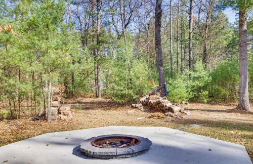 Merrillan Cabin with Fire Pit Less Than 1 Mi to Lake Arbutus - Foto 2