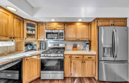 Tahoe Retreat with Decks and Separate Studio - Foto 11