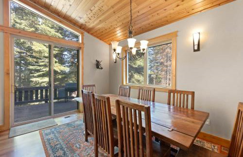 Skislope Manor - Spacious Tahoe Donner 4 BR with Gorgeous Home Theater and Hot Tub - Foto 11