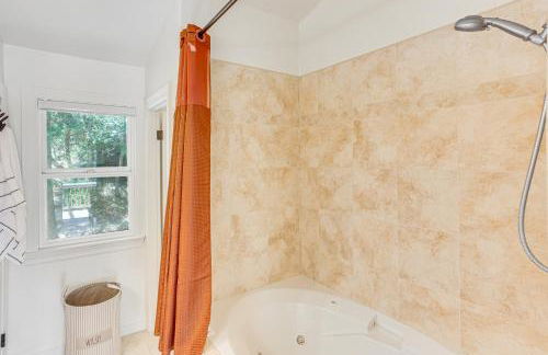 Forest Views and Fire Pit! Cozy Cabin in Crestline - Foto 7