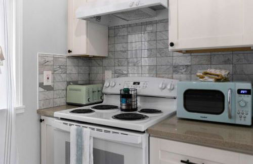 Downtown location Near the Beach Dog Friendly - Photo 28