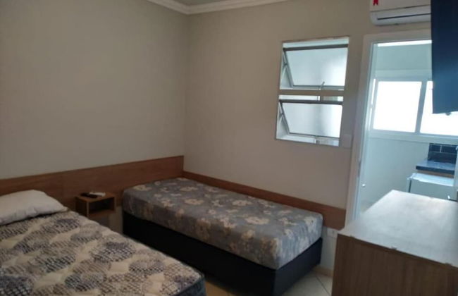 Kitnet com ar na praia das Astúrias - Foto 8