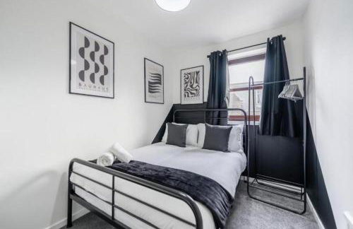 Elegant 2BR Fraserburgh for Work & Family Stays - Foto 8