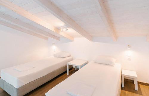 PETRINO FOINIKOUNTA - Foto 16