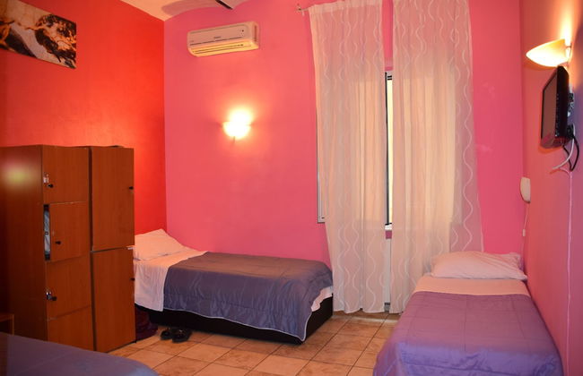 Român Holidays Hostel - Foto 11