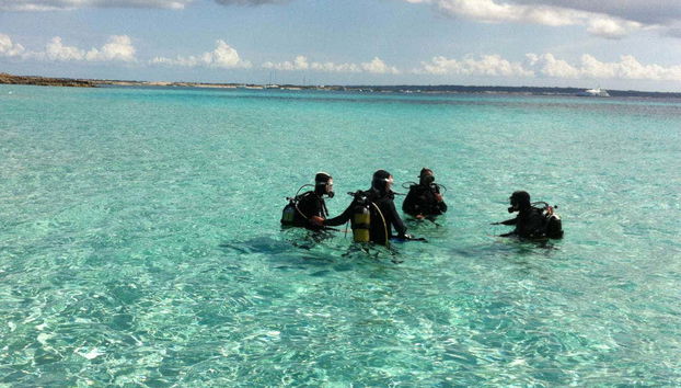 Aprendiendo a bucear en Formentera