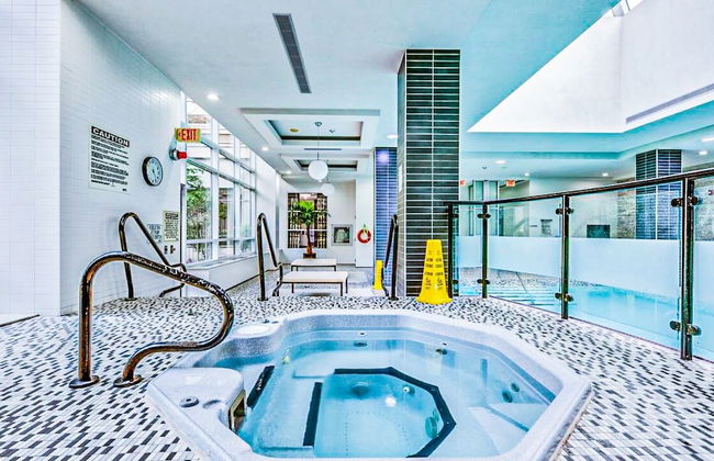 Lake View Luxury Condo by Elite Suites - Photo 13