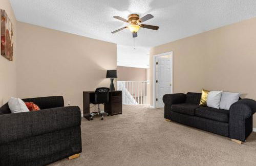 Upstay Home w Pool Hot Tub & Patio - Pet Friendly - Foto 20