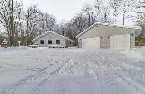 Secluded Mancelona Home with Gas Grill! - Foto 23