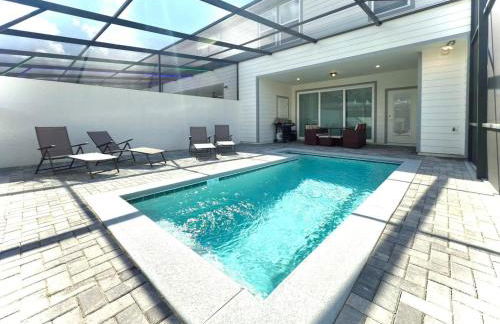 Stunning 5B45B, Heated Pool & BBQ - Photo 2