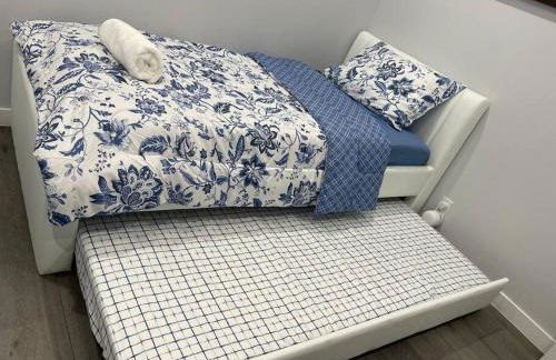 Adorable 2BR-2BA House with EV & Free Parking and Family Friendly in Los Angeles - Photo 46