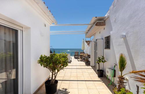 First Row Beach Villa - Photo 55